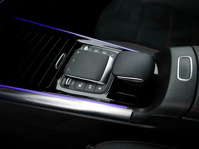 Mercedes-Benz GLA view 15