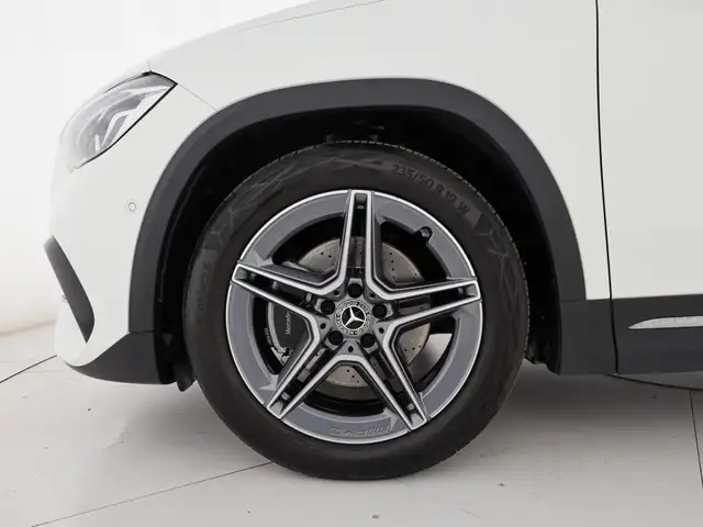 Mercedes-Benz GLA view 7