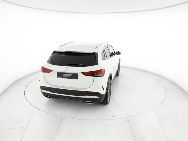 Mercedes-Benz GLA view 6