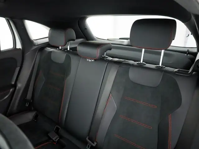 Mercedes-Benz GLA view 11
