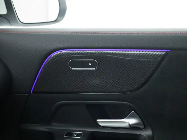 Mercedes-Benz GLA view 14