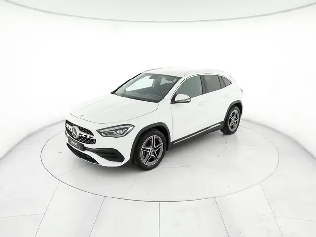 Mercedes-Benz GLA view 2