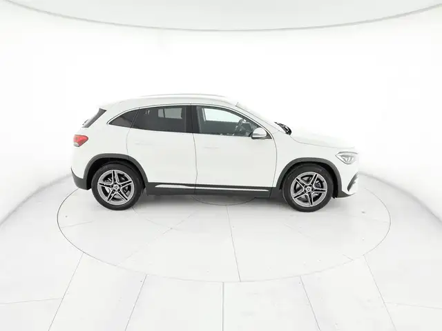 Mercedes-Benz GLA view 5
