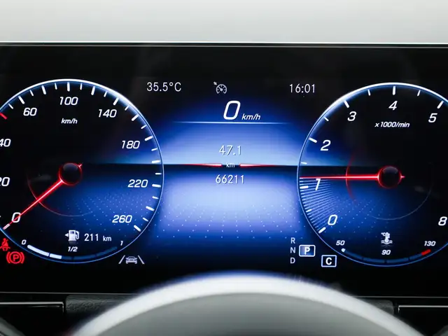 Mercedes-Benz GLA view 12