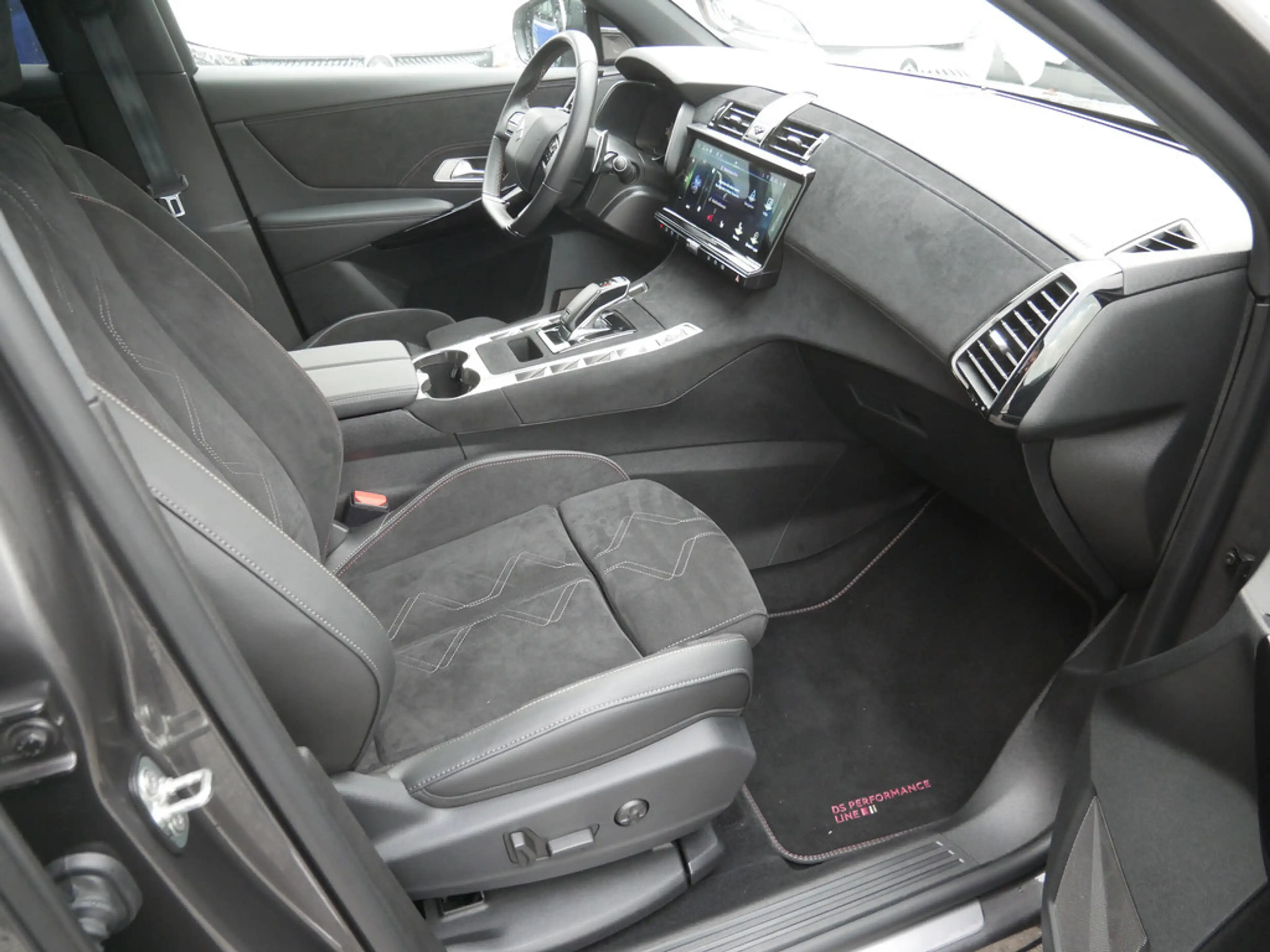 DS Automobiles DS 7 Crossback Performance Line+ BlueHDi 130 — photo 3