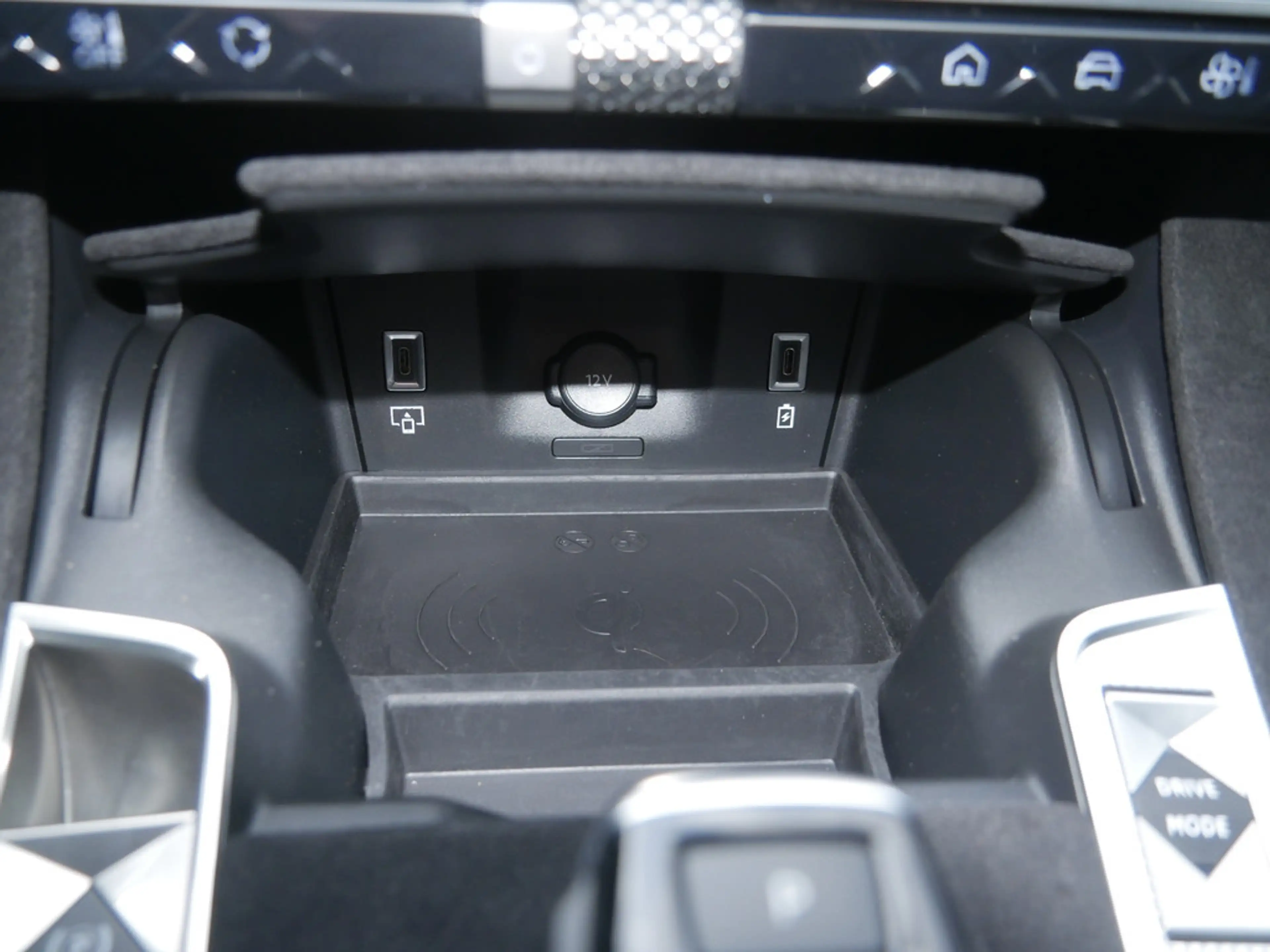 DS Automobiles DS 7 Crossback Performance Line+ BlueHDi 130 — photo 11