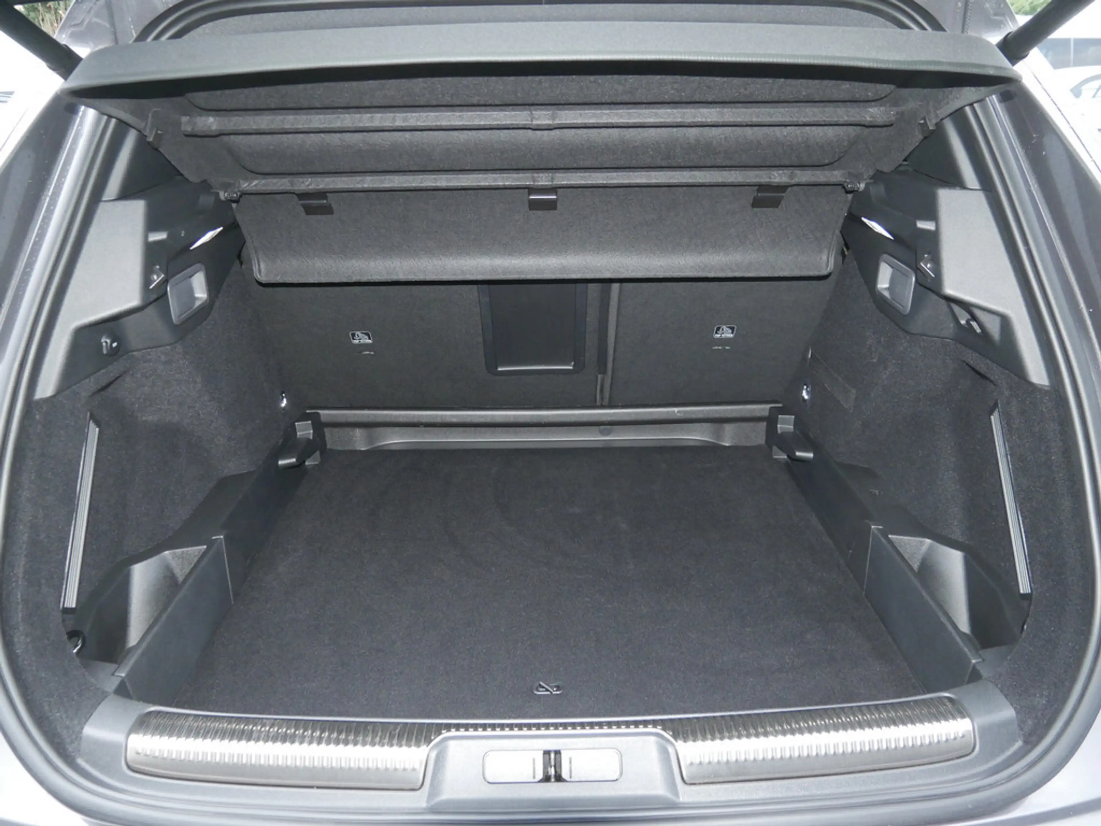 DS Automobiles DS 7 Crossback Performance Line+ BlueHDi 130 — photo 18