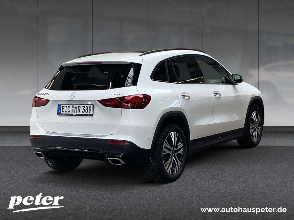 Mercedes-Benz GLA 220