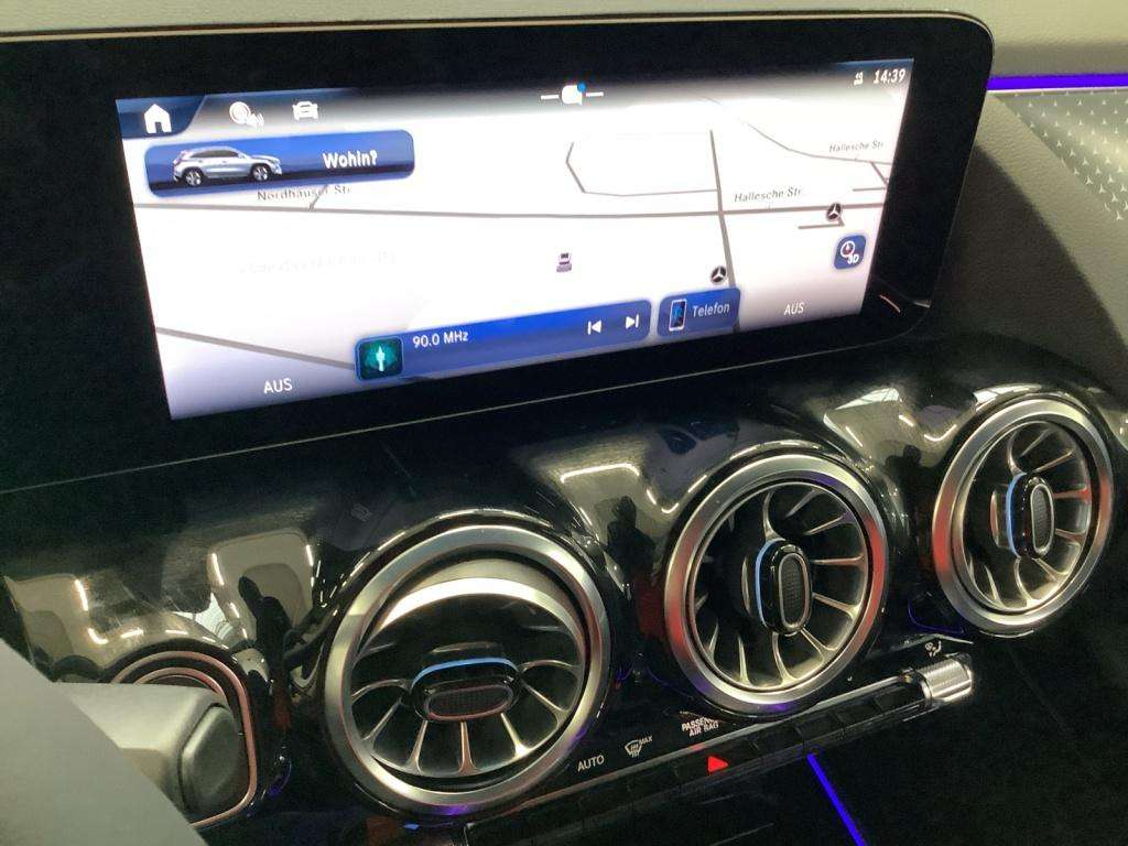 Mercedes-Benz GLA 220