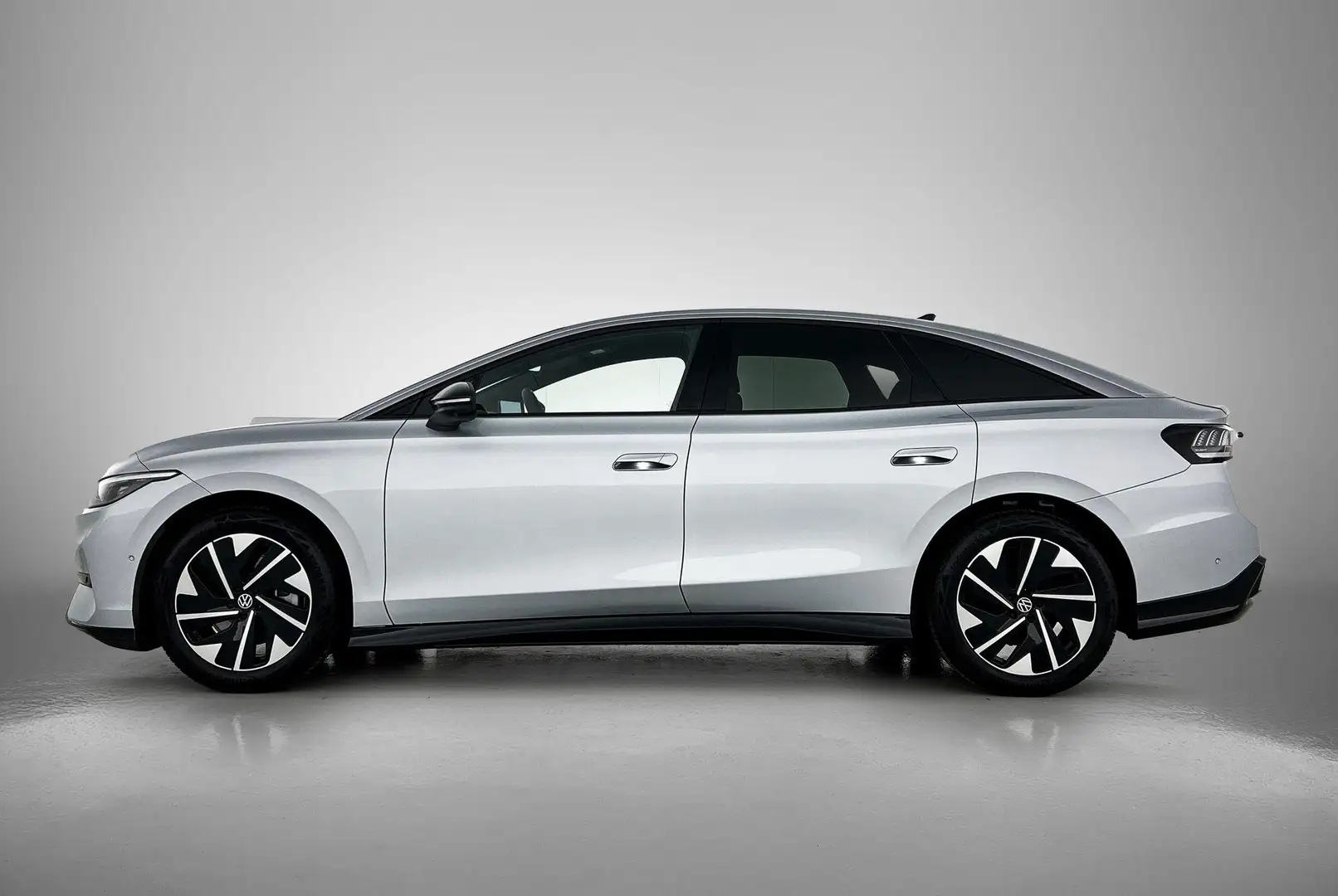 Volkswagen ID.7 Pro Business 77 kWh 286 PK | IQ Lights | Elektrisc Šedá - 2