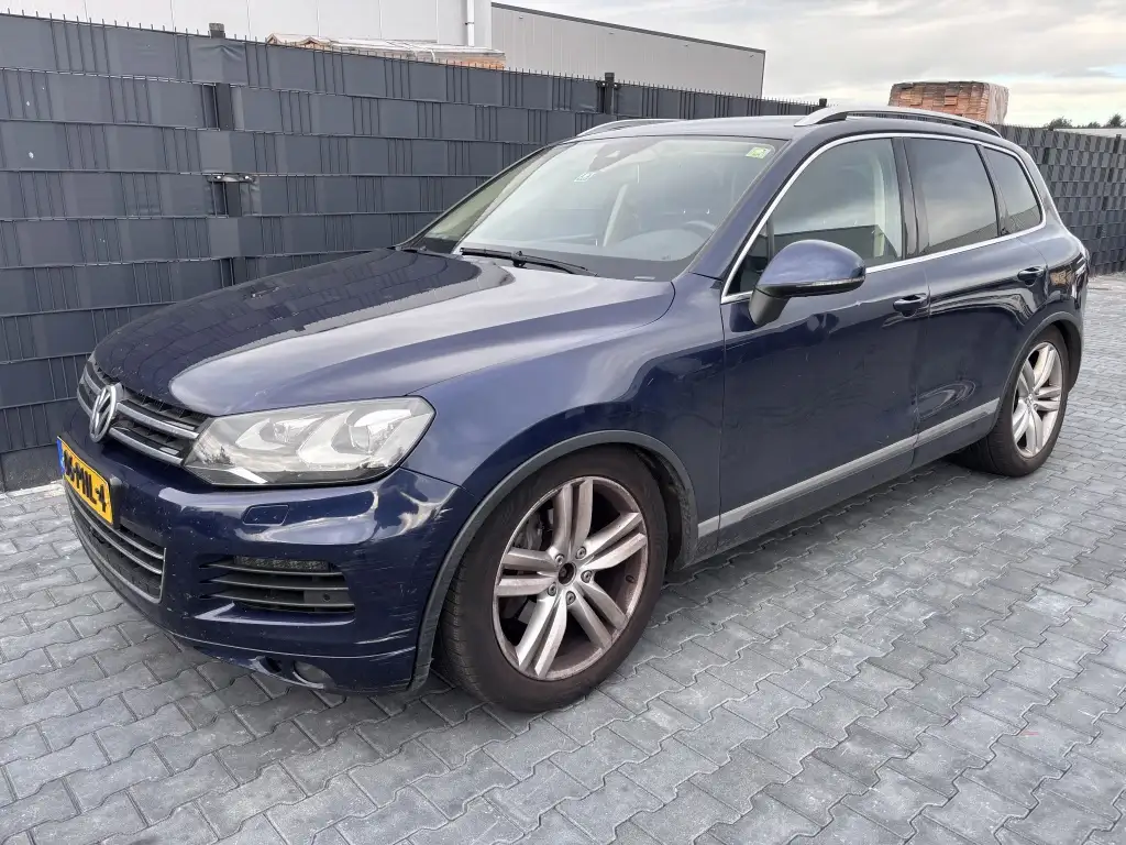 Volkswagen Touareg 2010 из Европы — купить под ключ