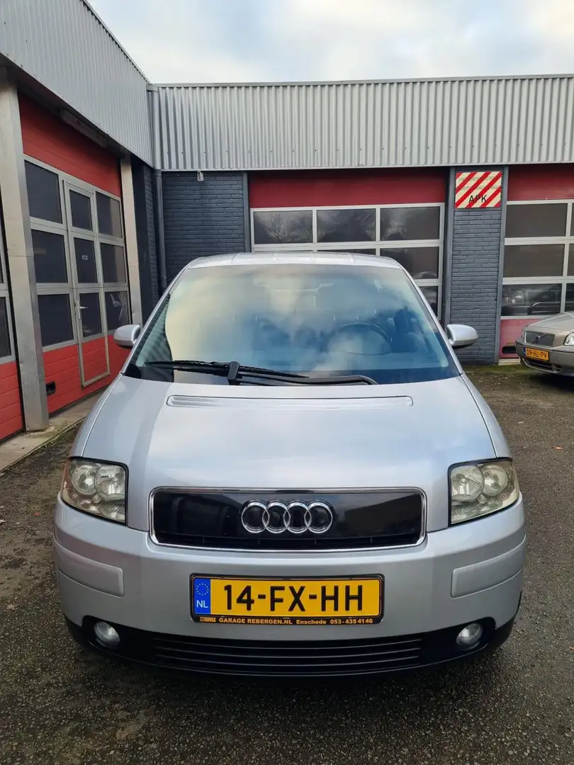 Audi A2 1.4 Gri - 2