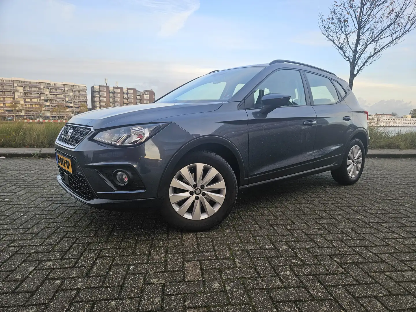 SEAT Arona Arona 1.0 TSI Style Business Intense DSG Grijs - 2