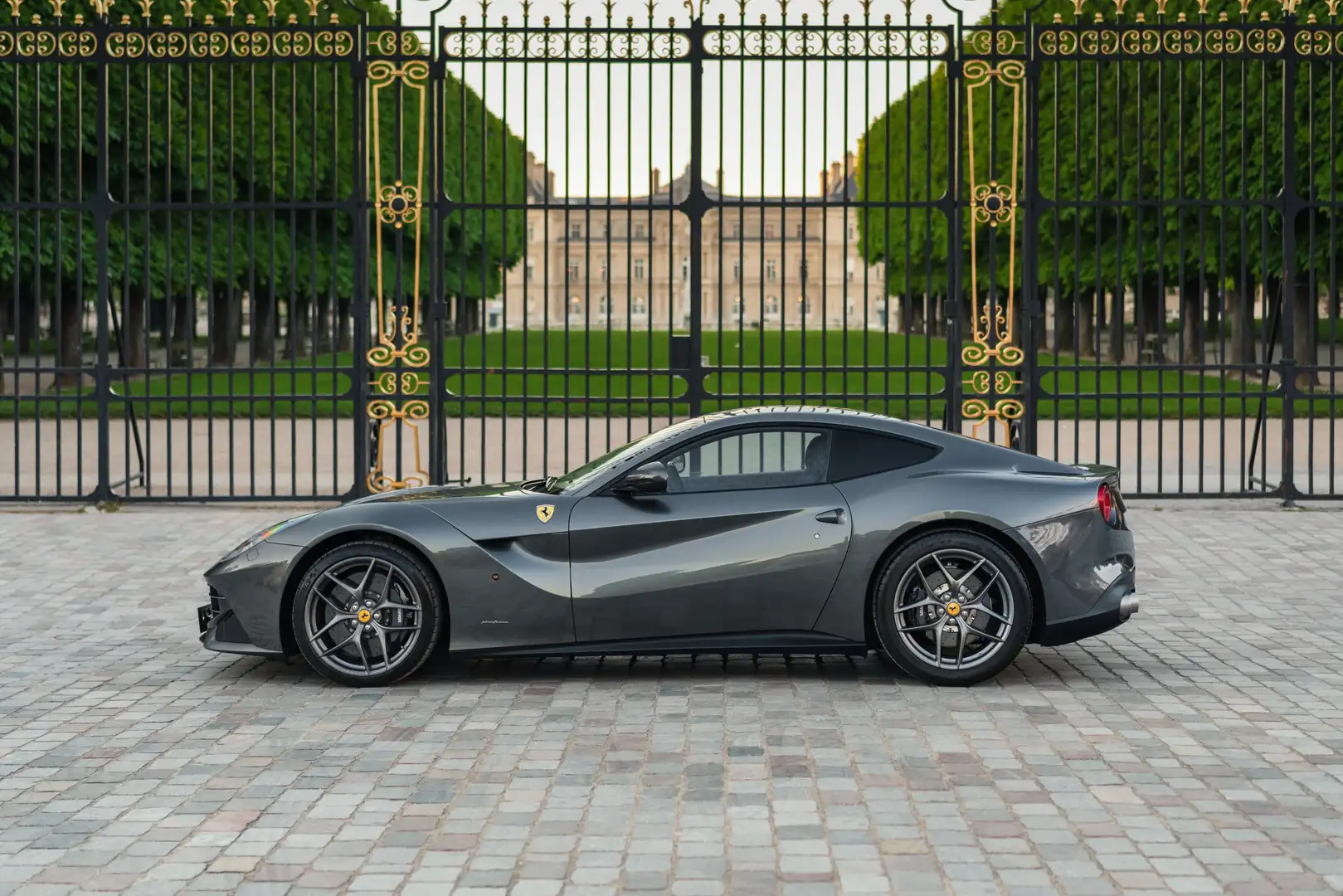 Ferrari F12 Berlinetta V12 6.0 740ch 2017 - 10 600 kms Grau - 2