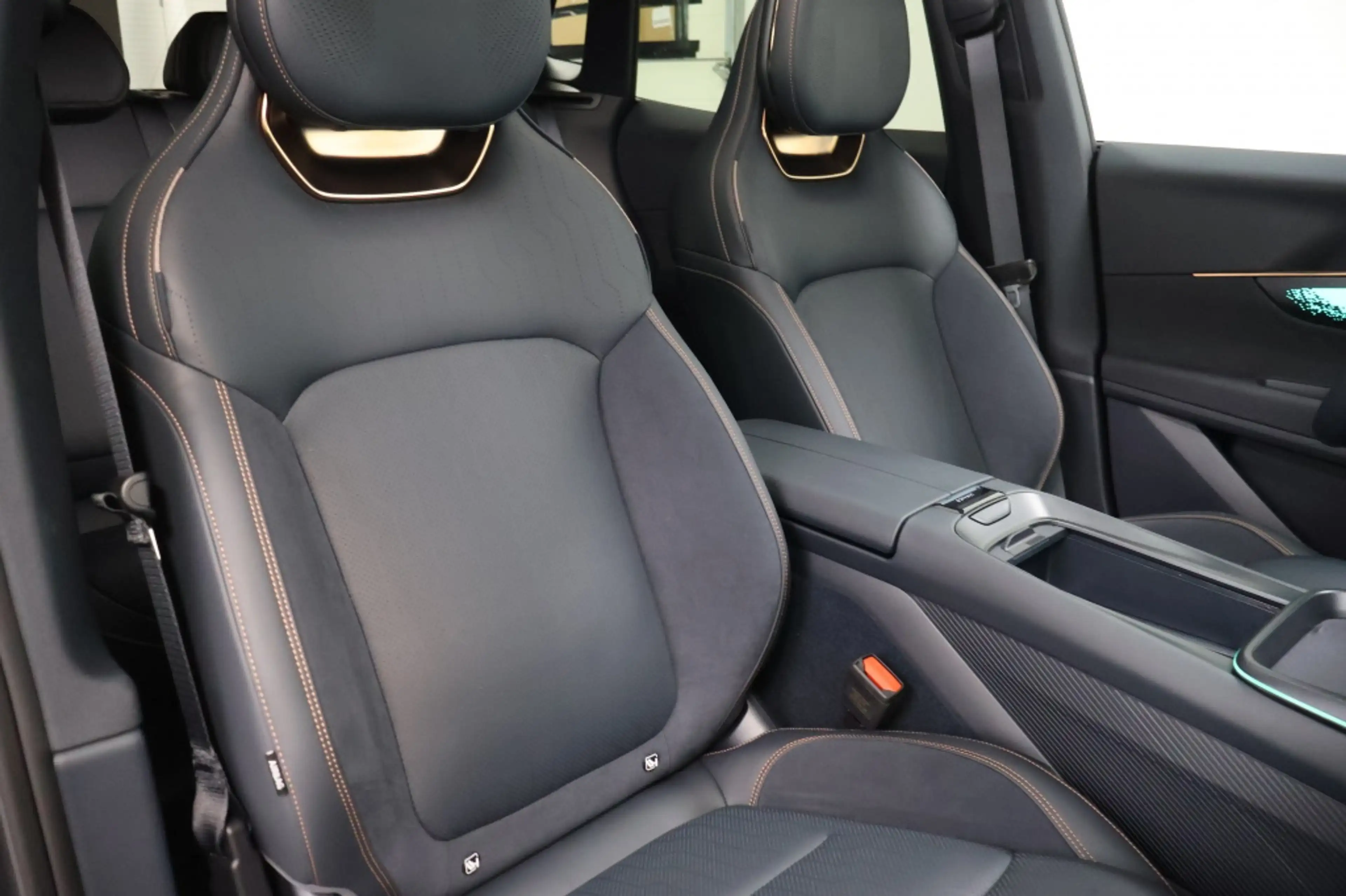 Lynk & Co 08 1.5 PHEV More | Tot 200 km Elektrisch — photo 14