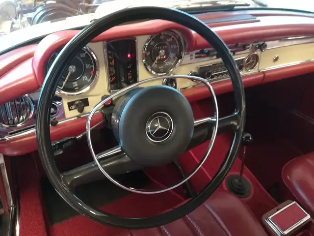 Mercedes-Benz SL 280 "Pagode" Schalter Ansicht 23