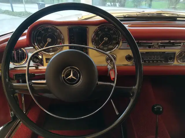 Mercedes-Benz SL 280 "Pagode" Schalter Ansicht 15