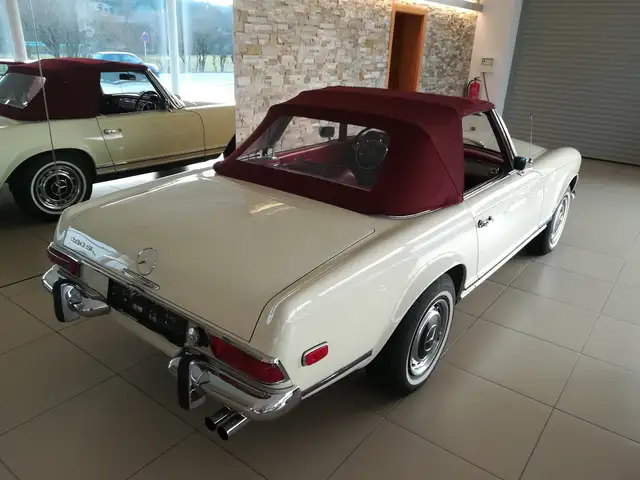 Mercedes-Benz SL 280 "Pagode" Schalter Ansicht 48