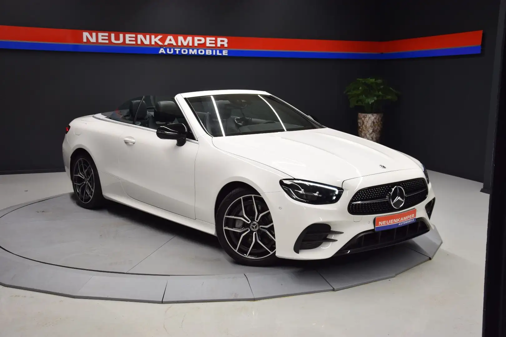 Mercedes-Benz E 200 Cabrio 1.Hand AMG LED NAVI Ambiente Leder Weiß - 1