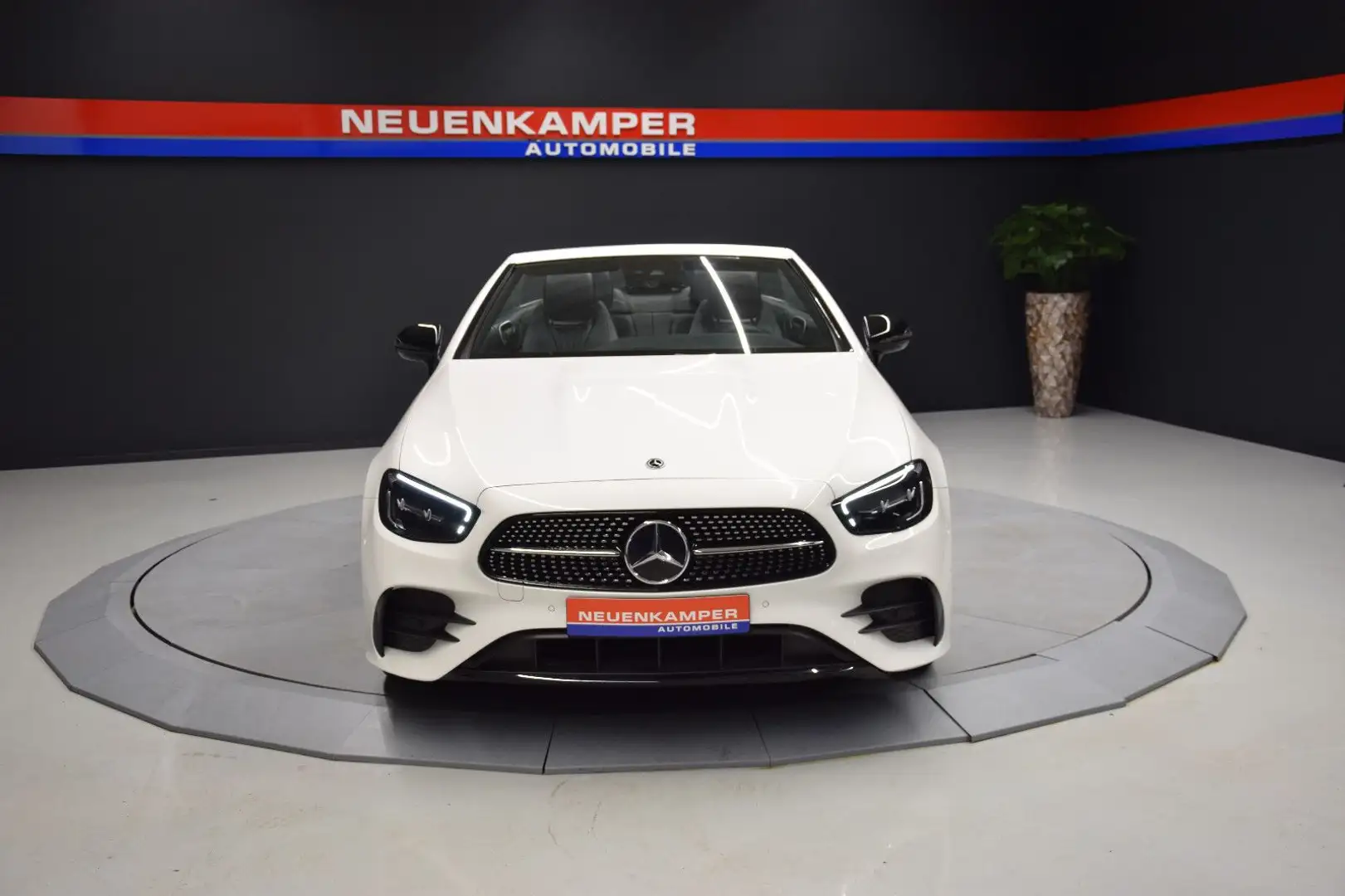 Mercedes-Benz E 200 Cabrio 1.Hand AMG LED NAVI Ambiente Leder Weiß - 2