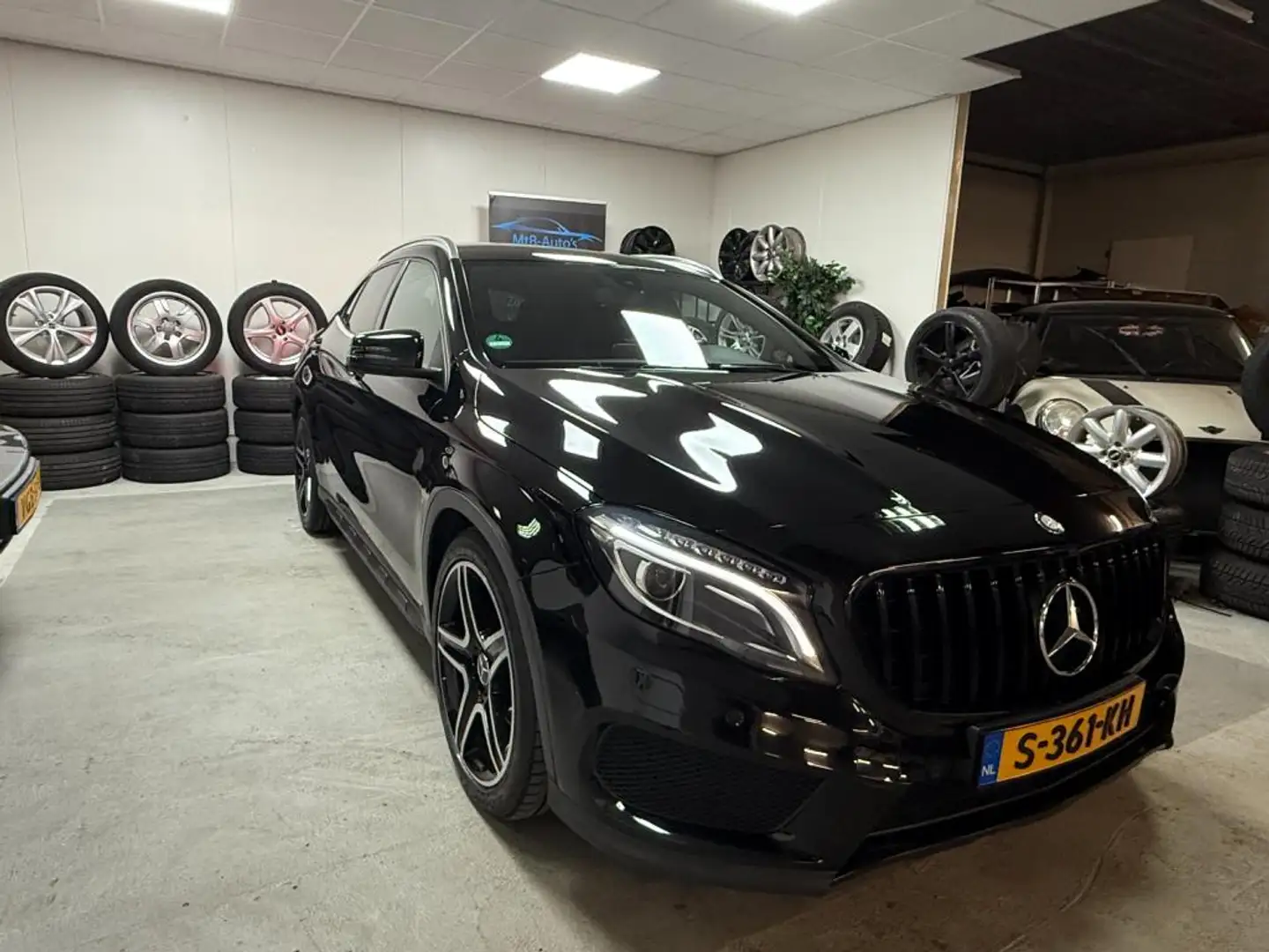 Mercedes-Benz GLA 200 Ambition Automaat 2015 Schwarz - 2