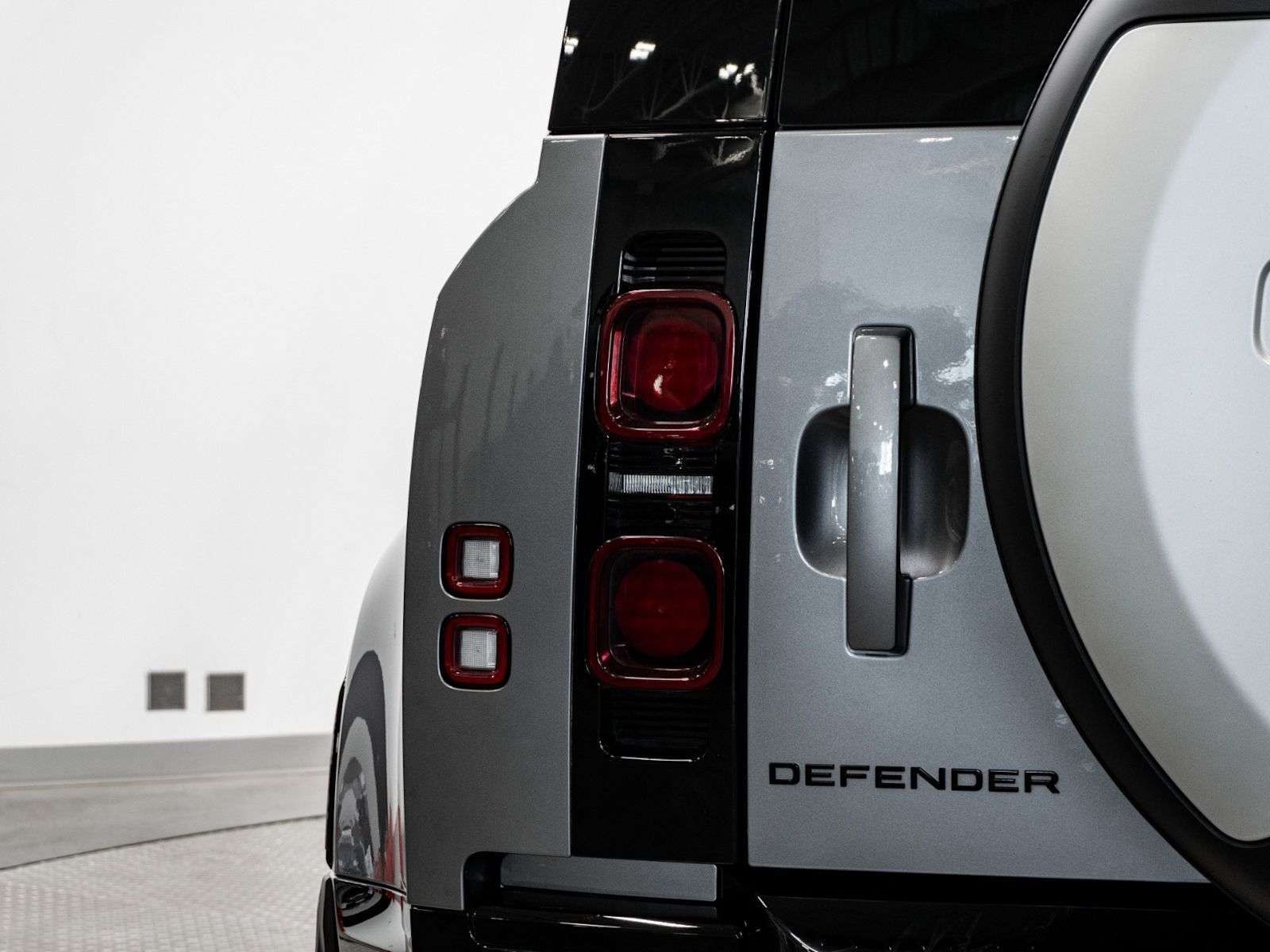 2024 Land Rover Defender X-DYNAMIC SE 110 | OFF ROAD PACK | 22 INCH WHEELS thumb 14