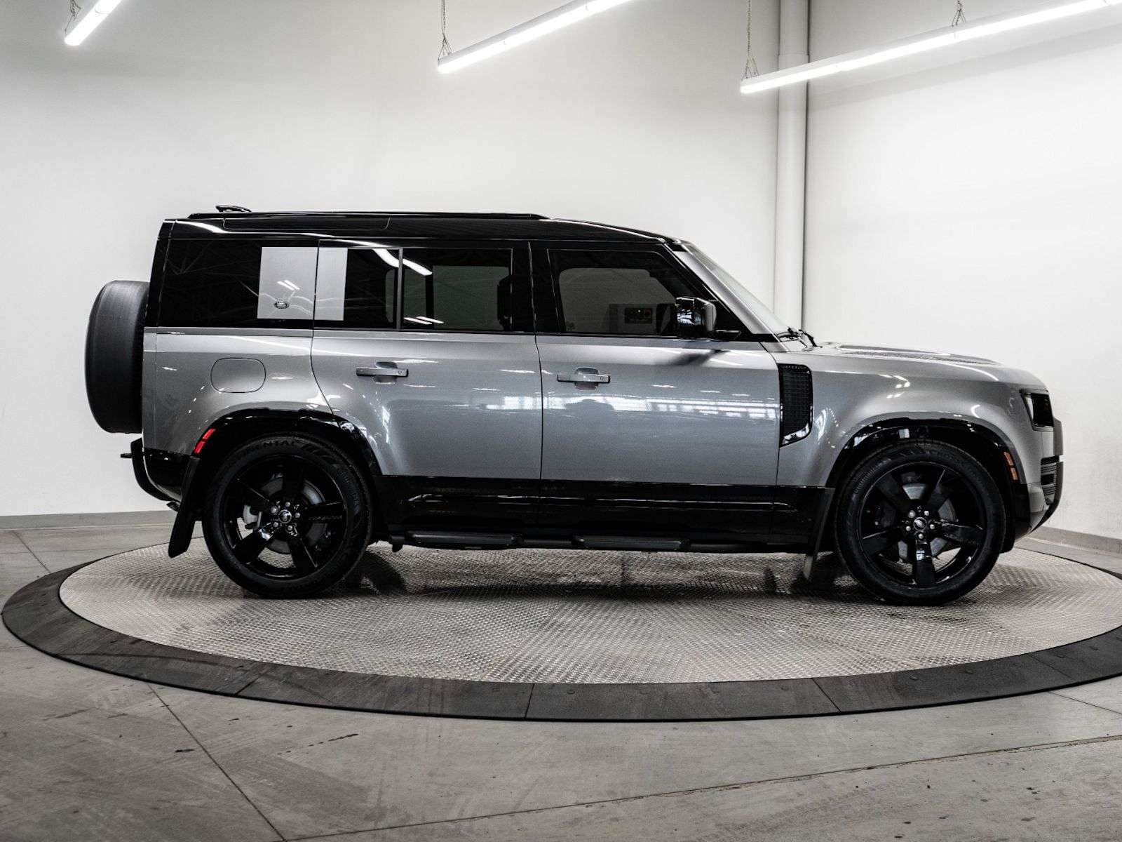 2024 Land Rover Defender X-DYNAMIC SE 110 | OFF ROAD PACK | 22 INCH WHEELS thumb 7