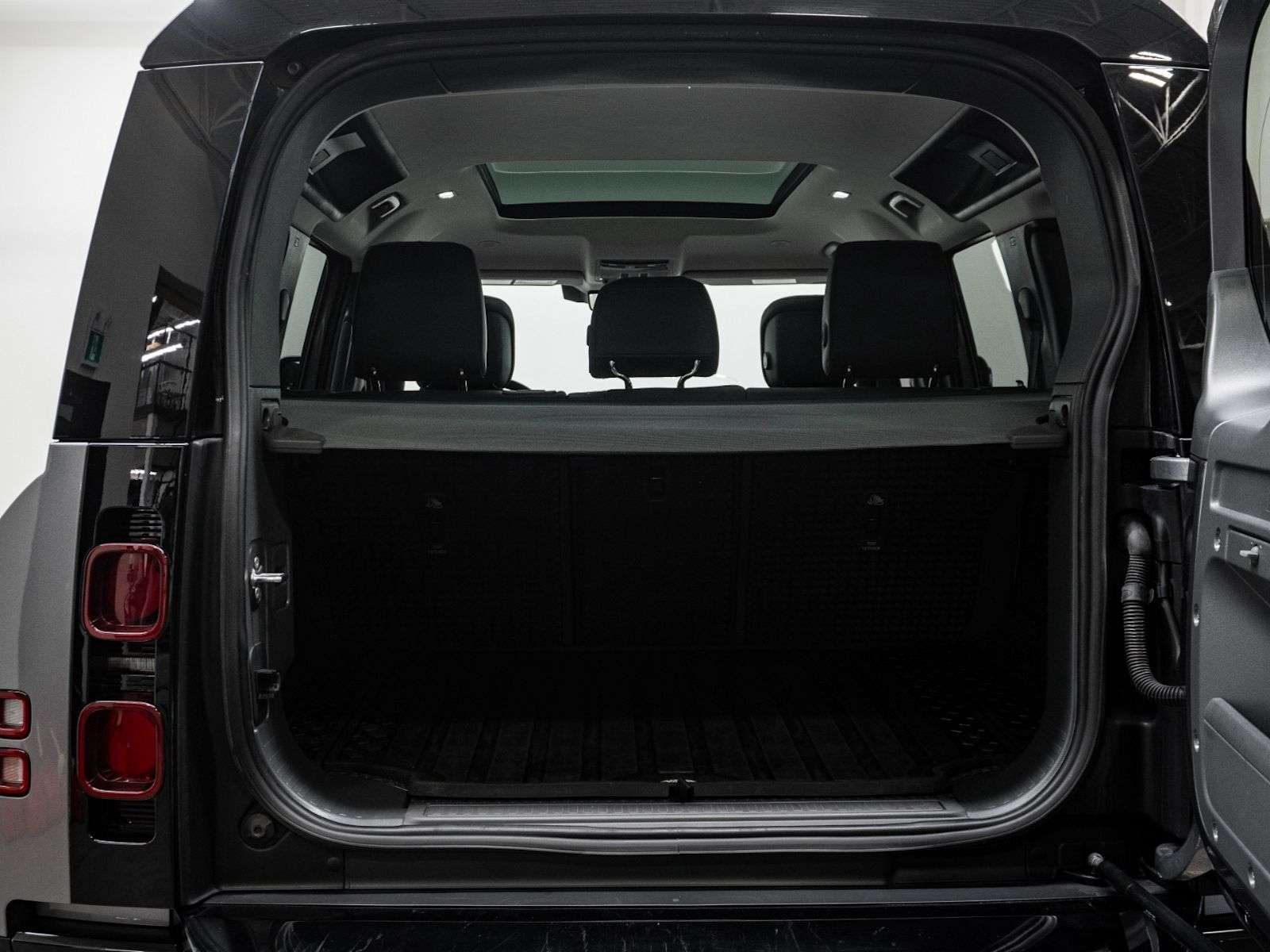 2024 Land Rover Defender X-DYNAMIC SE 110 | OFF ROAD PACK | 22 INCH WHEELS thumb 15