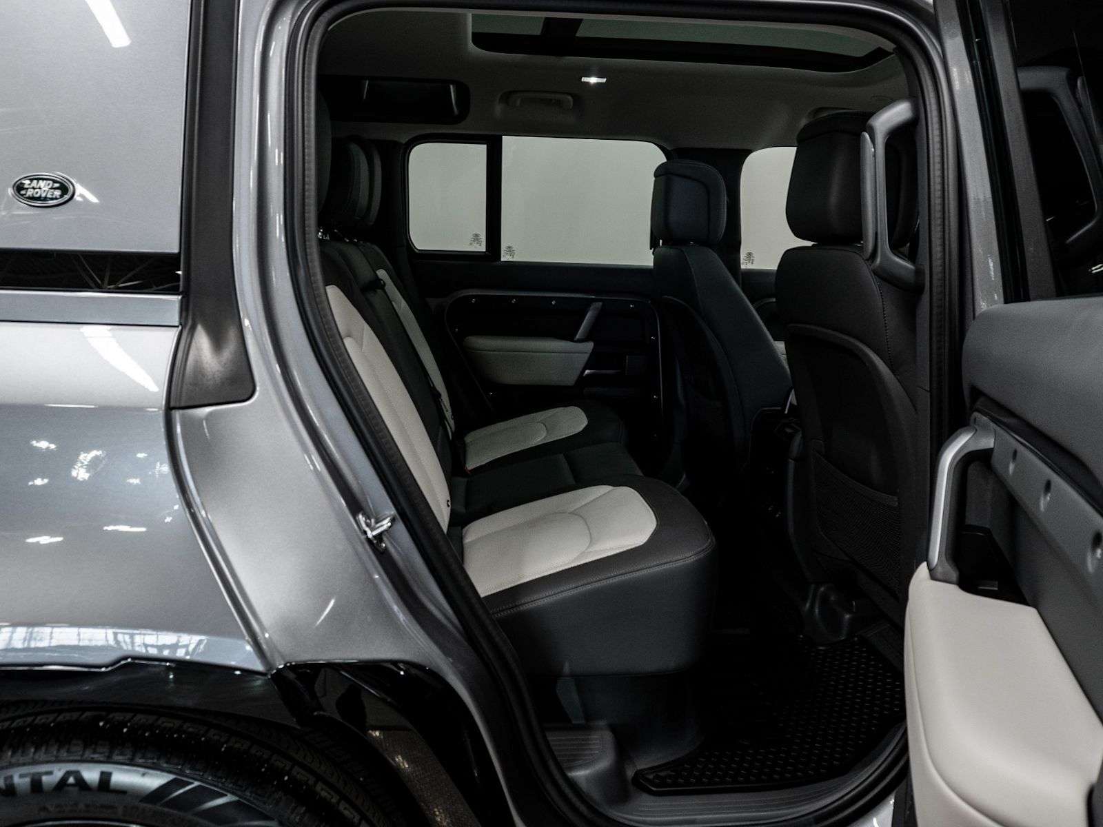 2024 Land Rover Defender X-DYNAMIC SE 110 | OFF ROAD PACK | 22 INCH WHEELS thumb 23