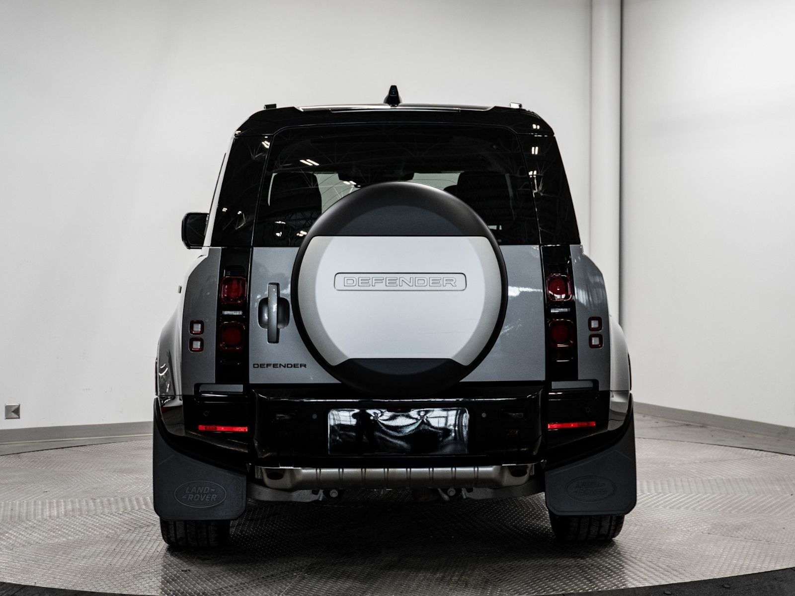 2024 Land Rover Defender X-DYNAMIC SE 110 | OFF ROAD PACK | 22 INCH WHEELS thumb 6