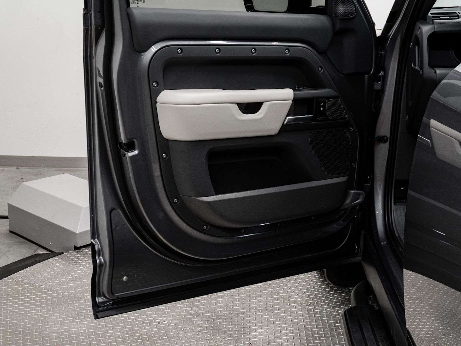 2024 Land Rover Defender X-DYNAMIC SE 110 | OFF ROAD PACK | 22 INCH WHEELS thumb 27