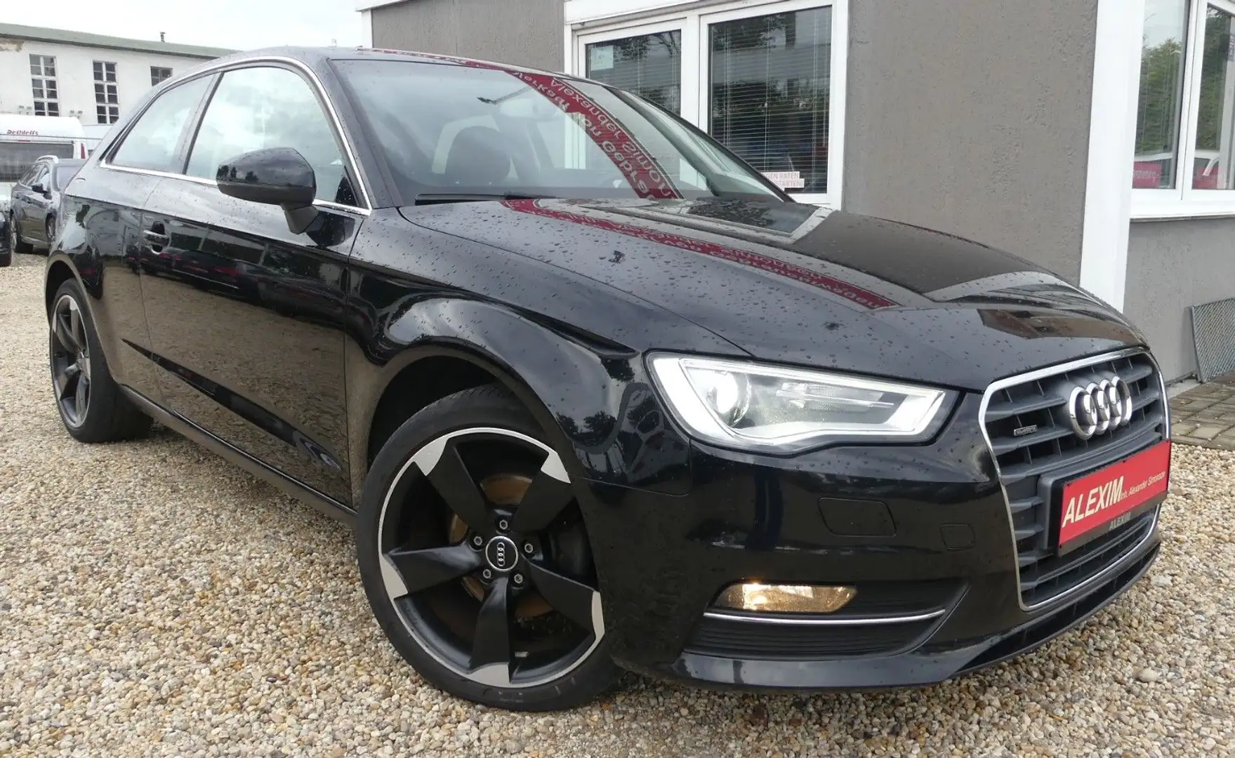 Audi A3 Quattro/Navi/Teilleder/SHZ/Xenon/TÜV09.27 Černá - 2