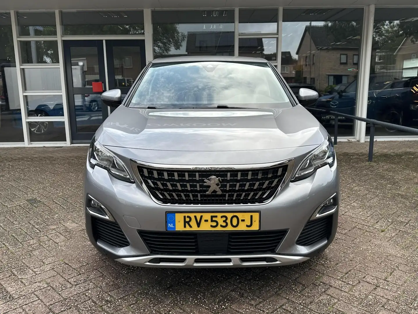 Peugeot 3008 1.2 PureTech GT Line Climat, Navi, Camera, Bluetoo Grau - 2