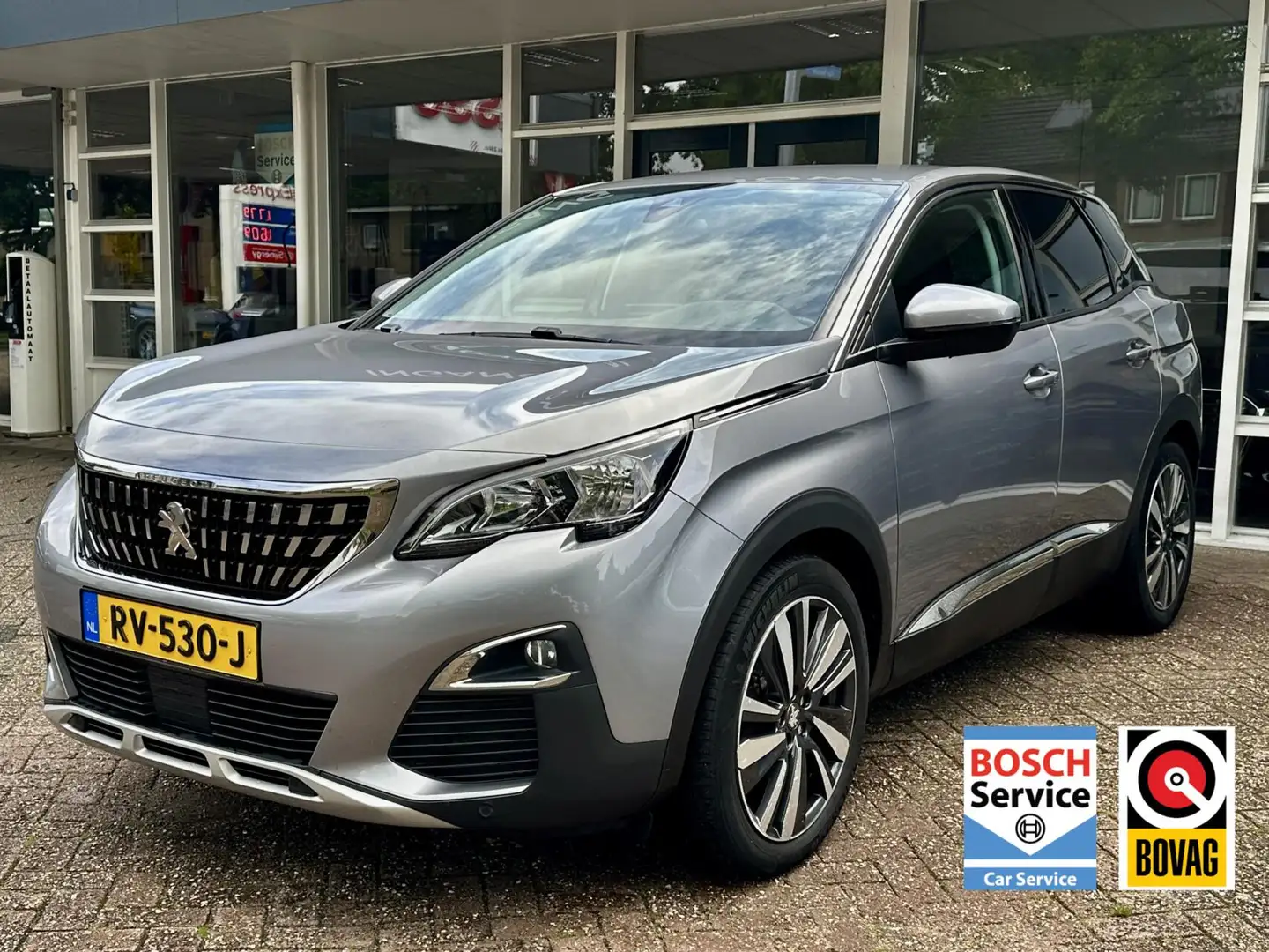 Peugeot 3008 1.2 PureTech GT Line Climat, Navi, Camera, Bluetoo Grau - 1