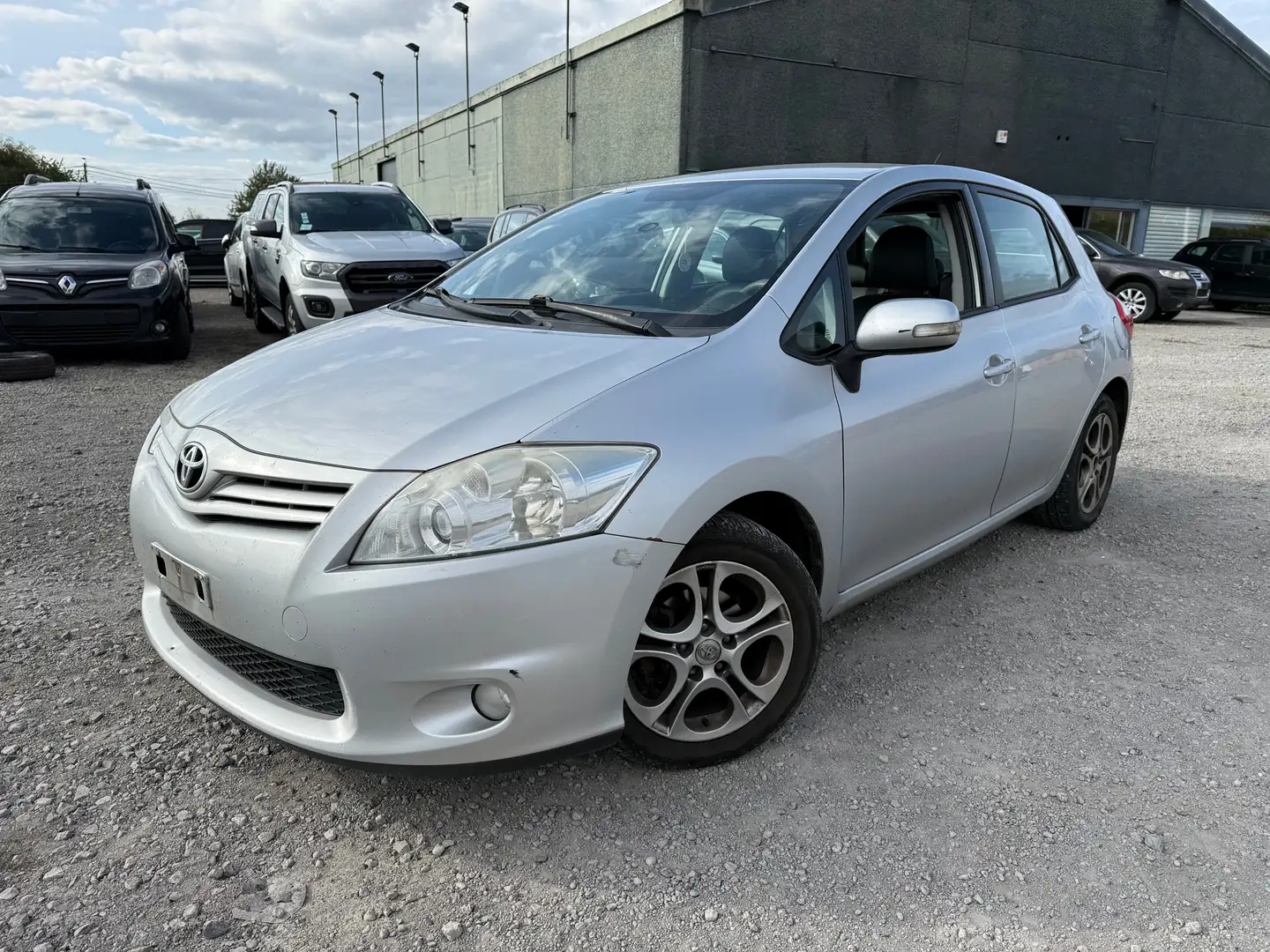 Toyota Auris Auris 1.33i VVT-i Executive Gris - 2