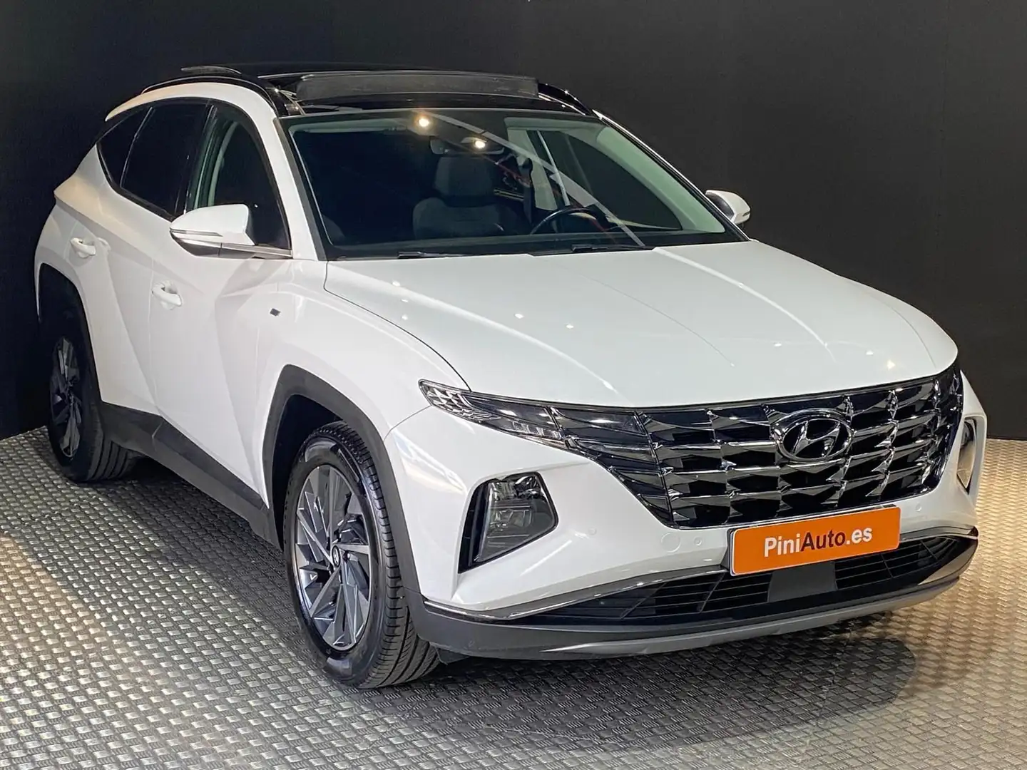 Hyundai TUCSON 1.6 CRDI 48V Tecno Sky 4x2 DT Blanco - 2