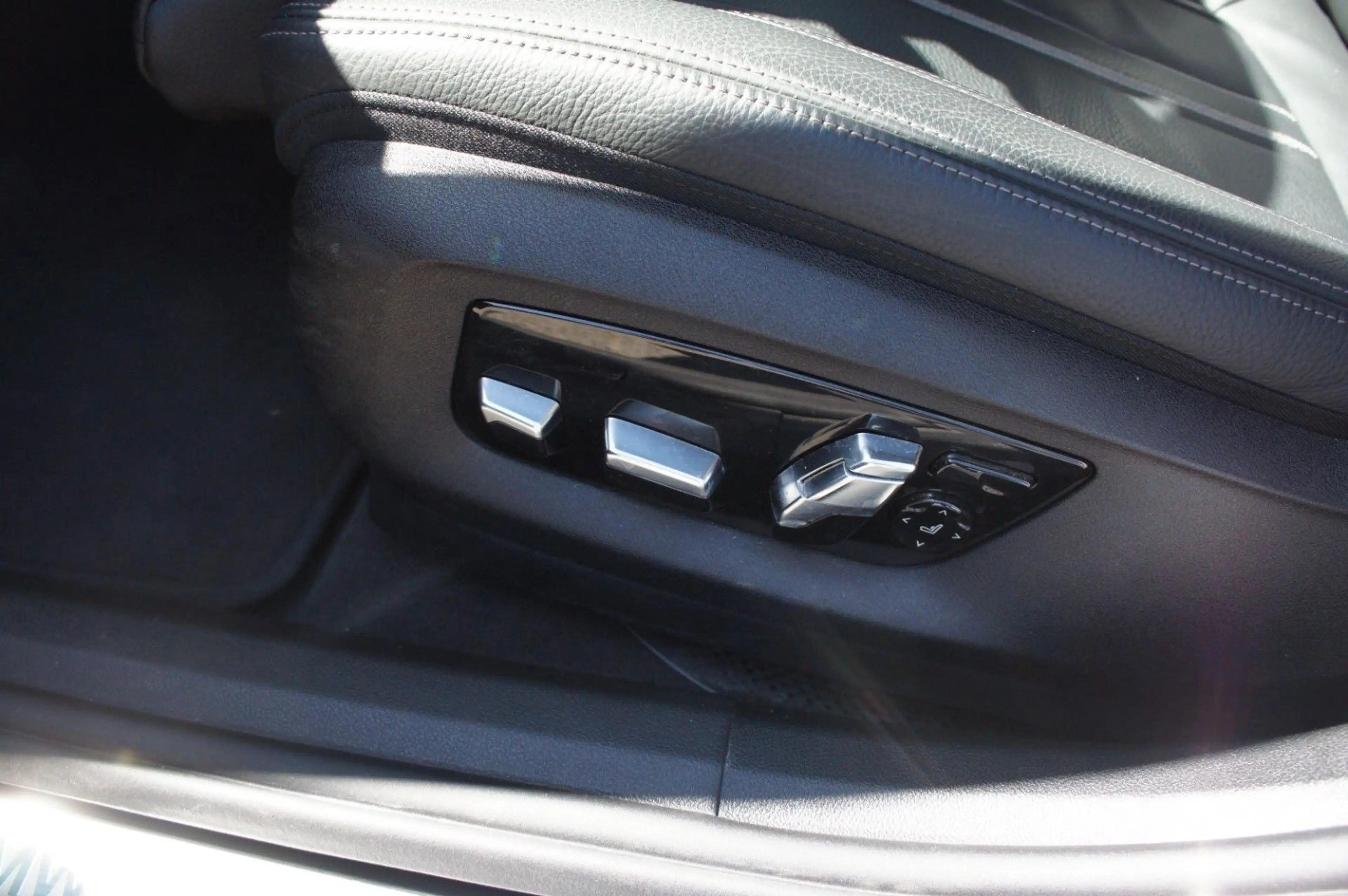 BMW 640 640d 4x4*LEDER*STHZ*LED*1HD*19Z*ACC*SSD*AHK*AIR — photo 14