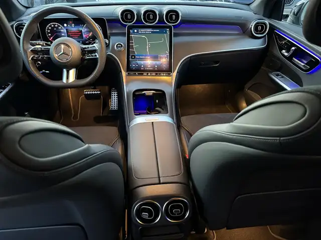 Mercedes-Benz 220 view 8