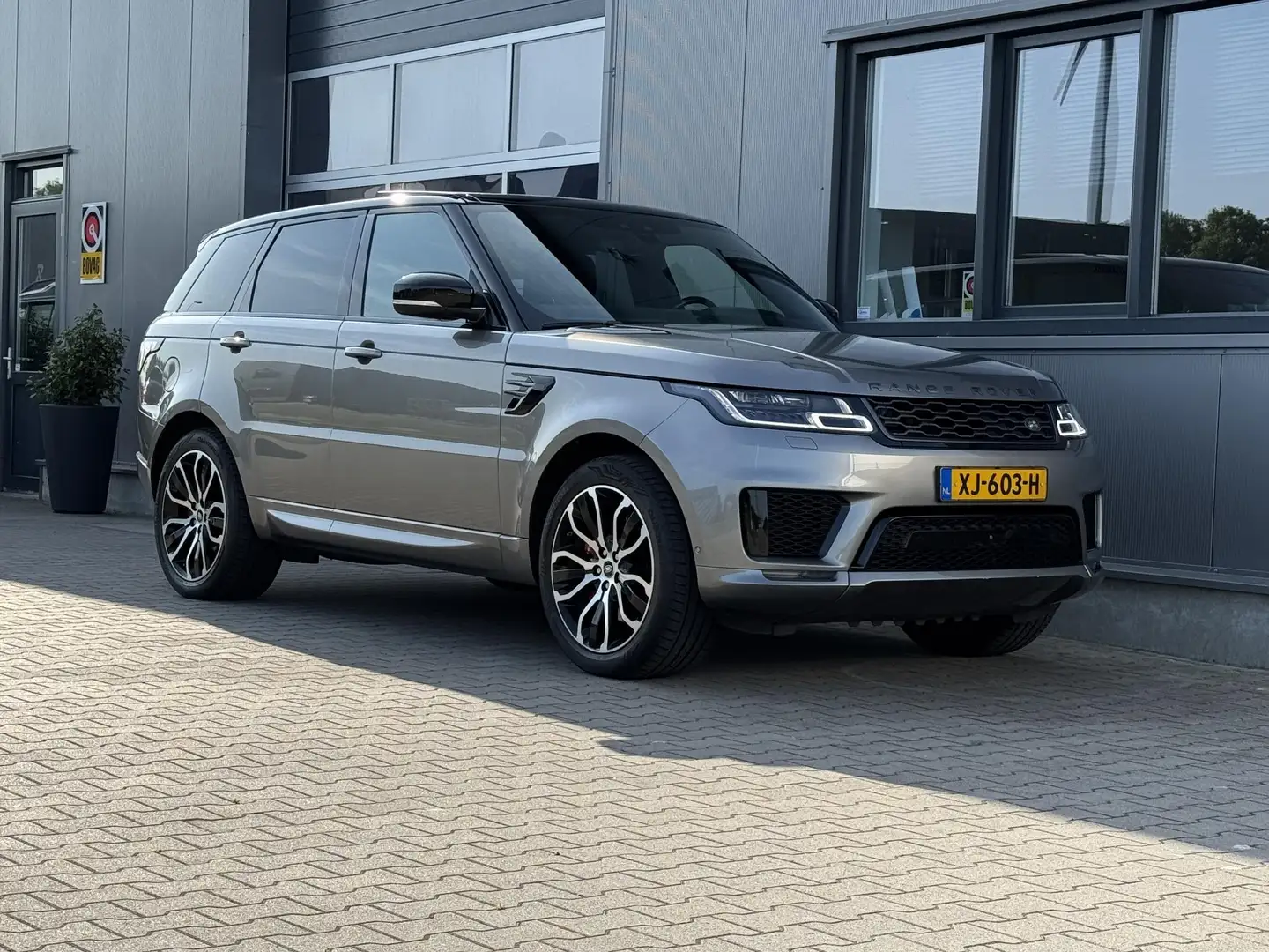 Land Rover Range Rover Sport 2.0 P400e HSE Dynamic 404 PK | Trekhaak | NL auto Grijs - 2