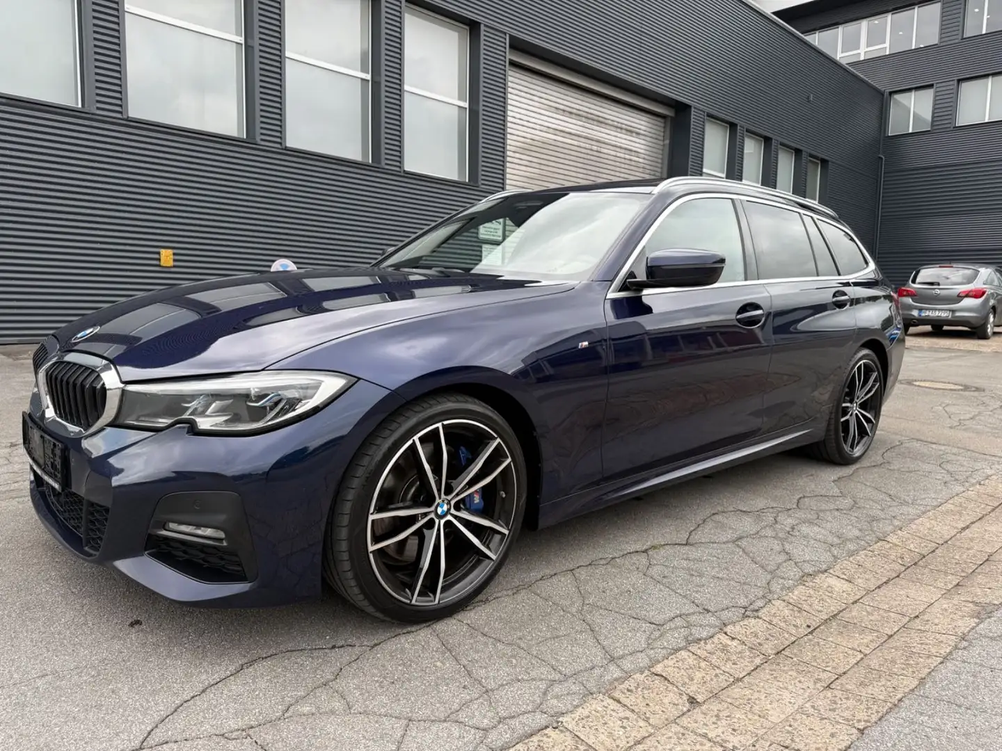 BMW 320 d Touring xDrive M Sport Pano ACC H/K AHK 19 Blau - 1