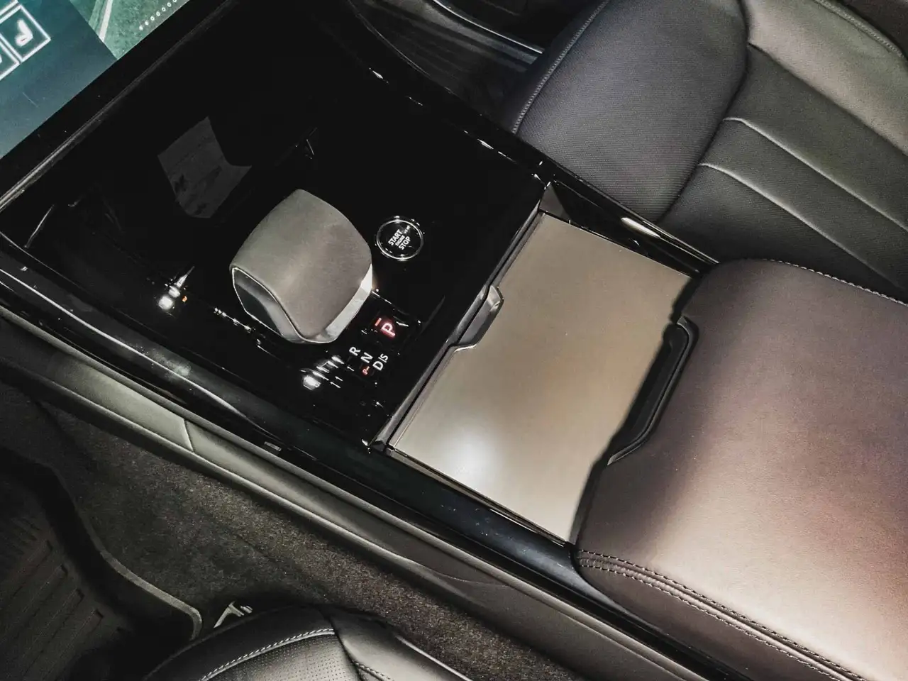 Land Rover Range Rover Sport снимка Land Rover Range Rover Sport