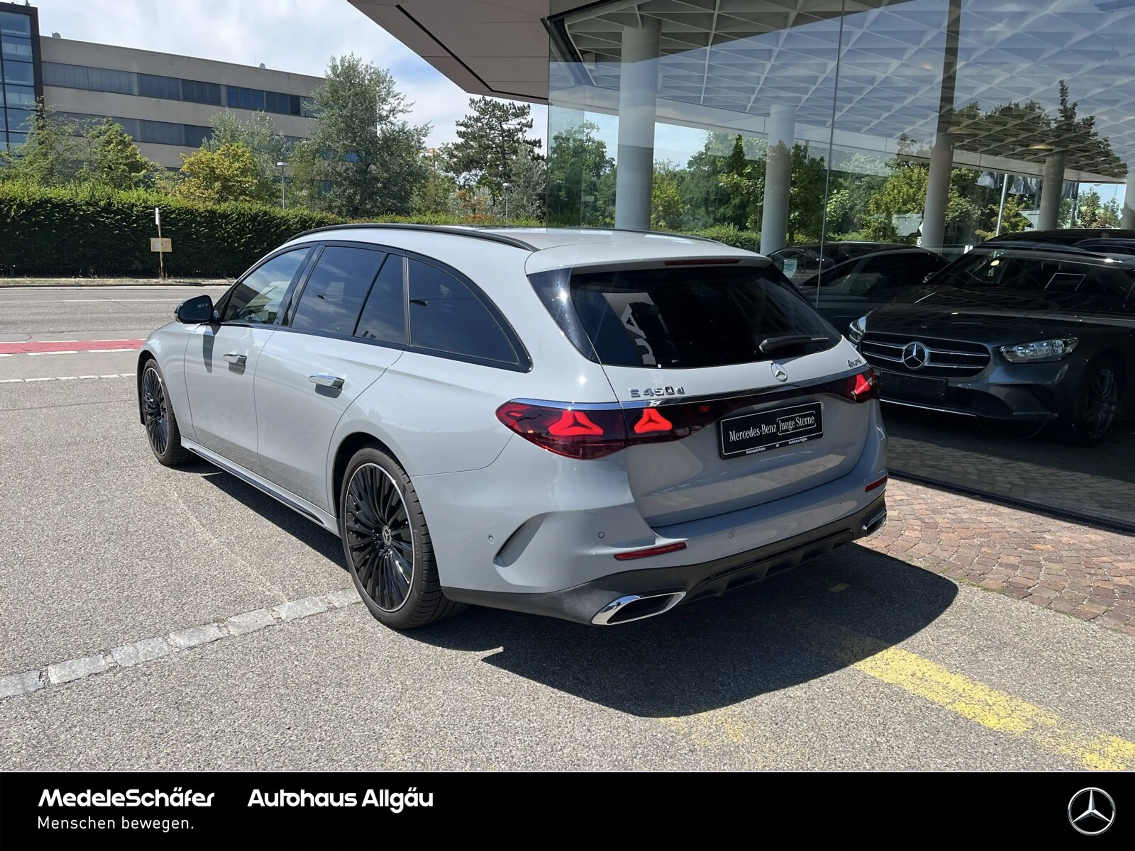 Mercedes-Benz E 450 E 450 T d 4M AMG Night Premium+ 20" AHK Pano 360° — photo 2