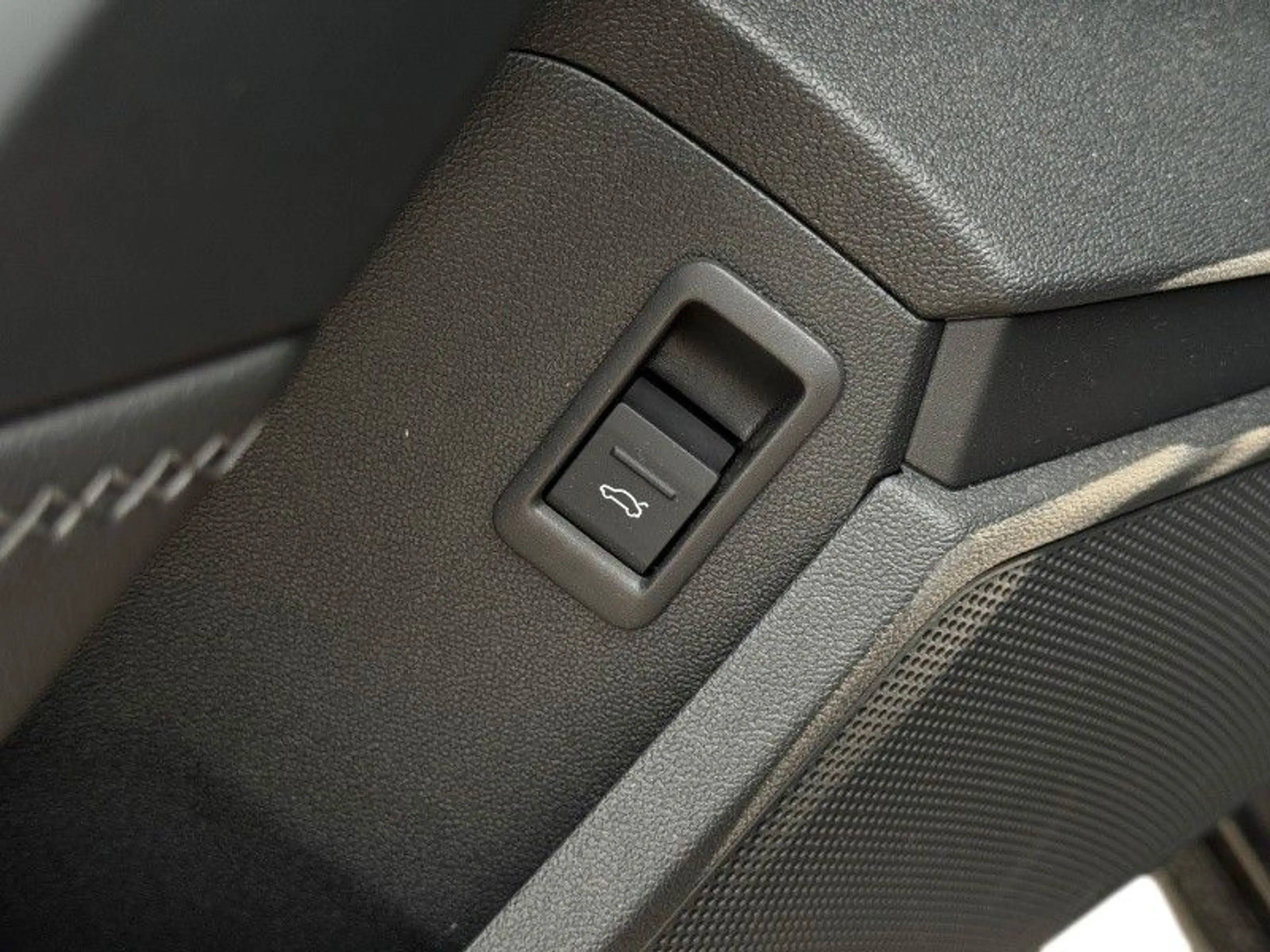 Audi S3 Sportback 2.0 TFSI quattro — photo 10
