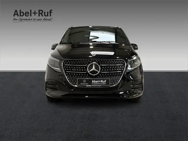 Mercedes-Benz V 300 view 2