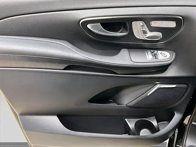 Mercedes-Benz V 300 view 13