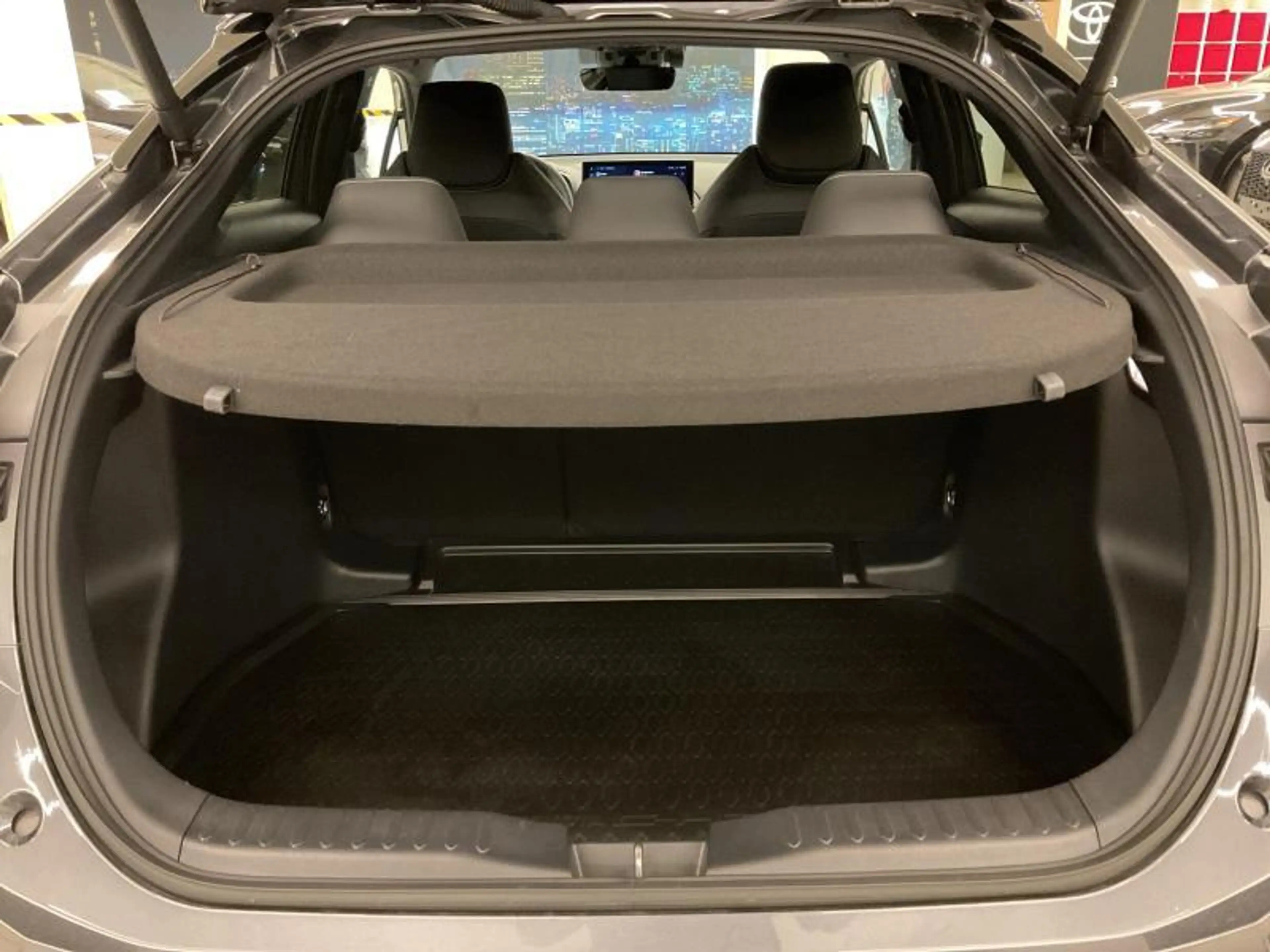 Toyota C-HR 140hp HEV Premium BiTone | carplay | camera — photo 9