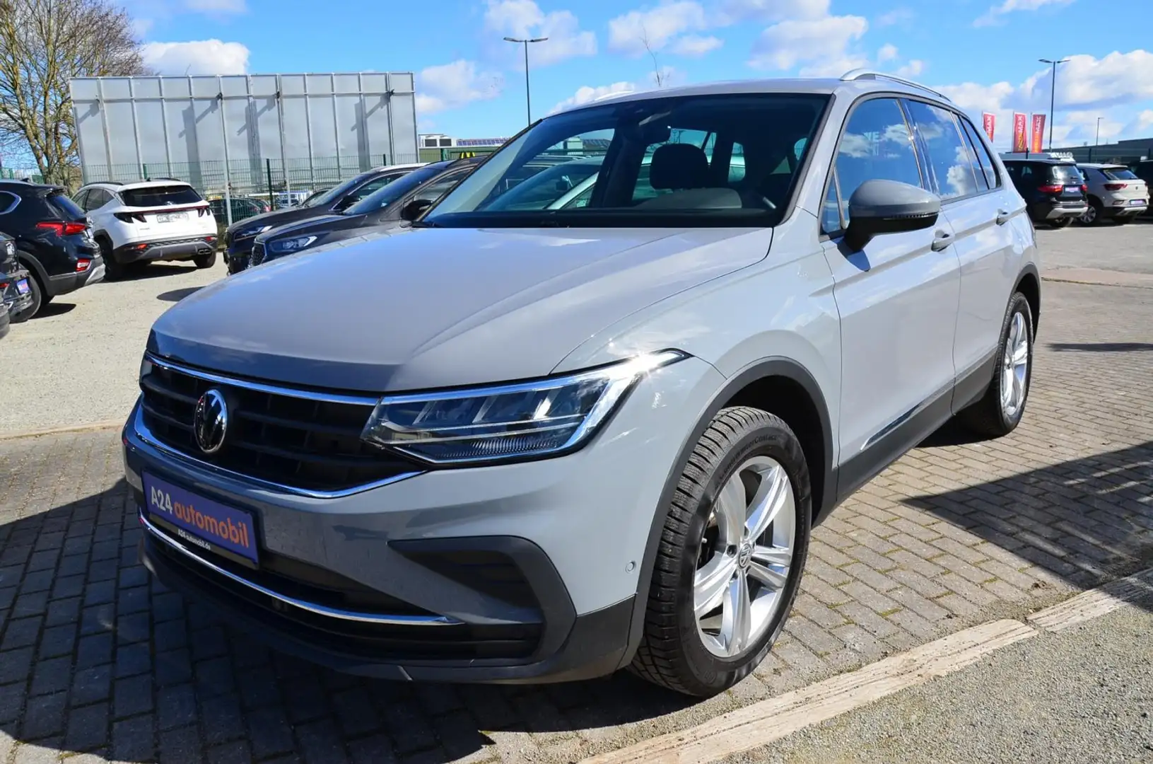 Volkswagen Tiguan 1.5 TSI Active OPF (EURO 6d) LED Navi elektr. Heck Grigio - 1
