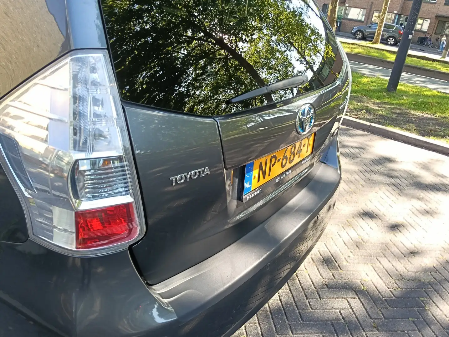 Toyota Prius+ 1.8 Aspiration 96g Grijs - 2