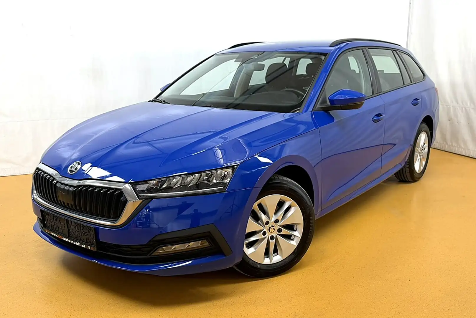 Skoda Octavia Combi 2,0 TDI Ambition DSG Blau - 1