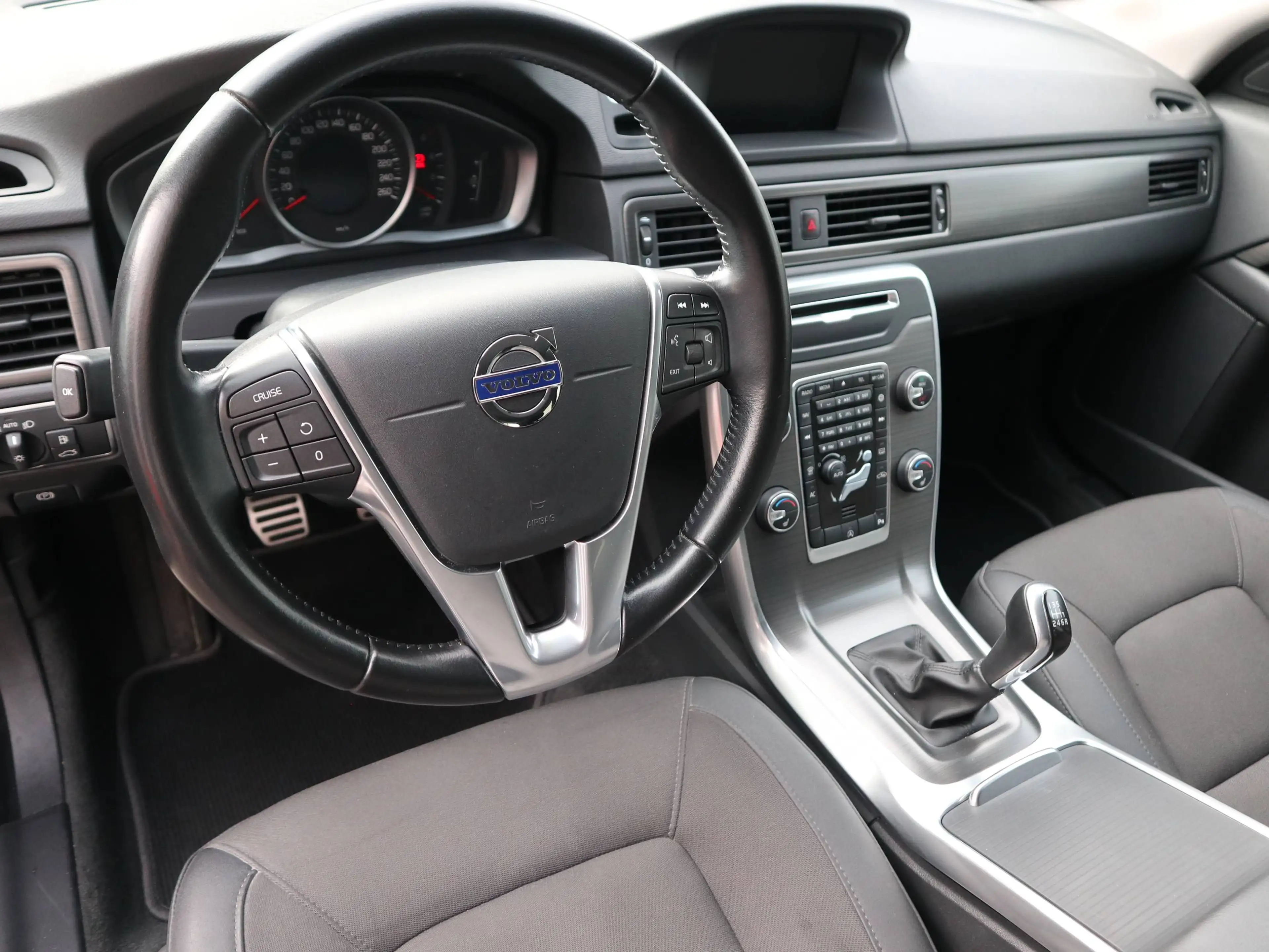 Volvo V70 Linje Classic Navi BiXen Kindersitze — photo 9